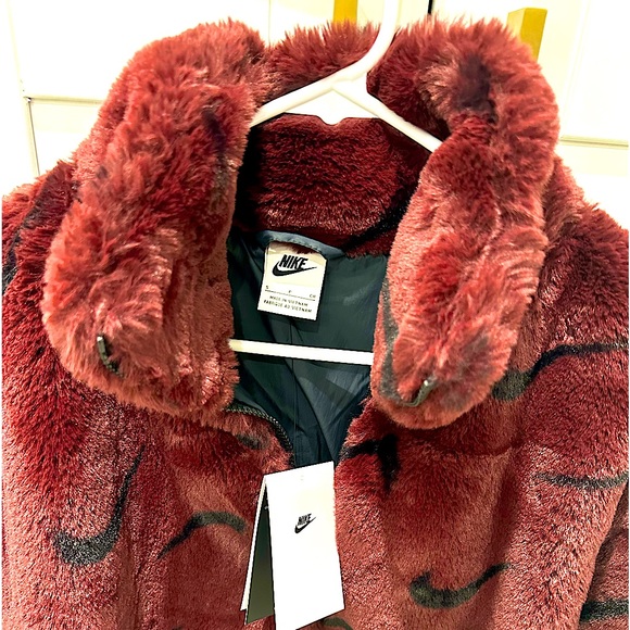 Nike Printed Faux Fur Jacket - Picture 4 of 11
